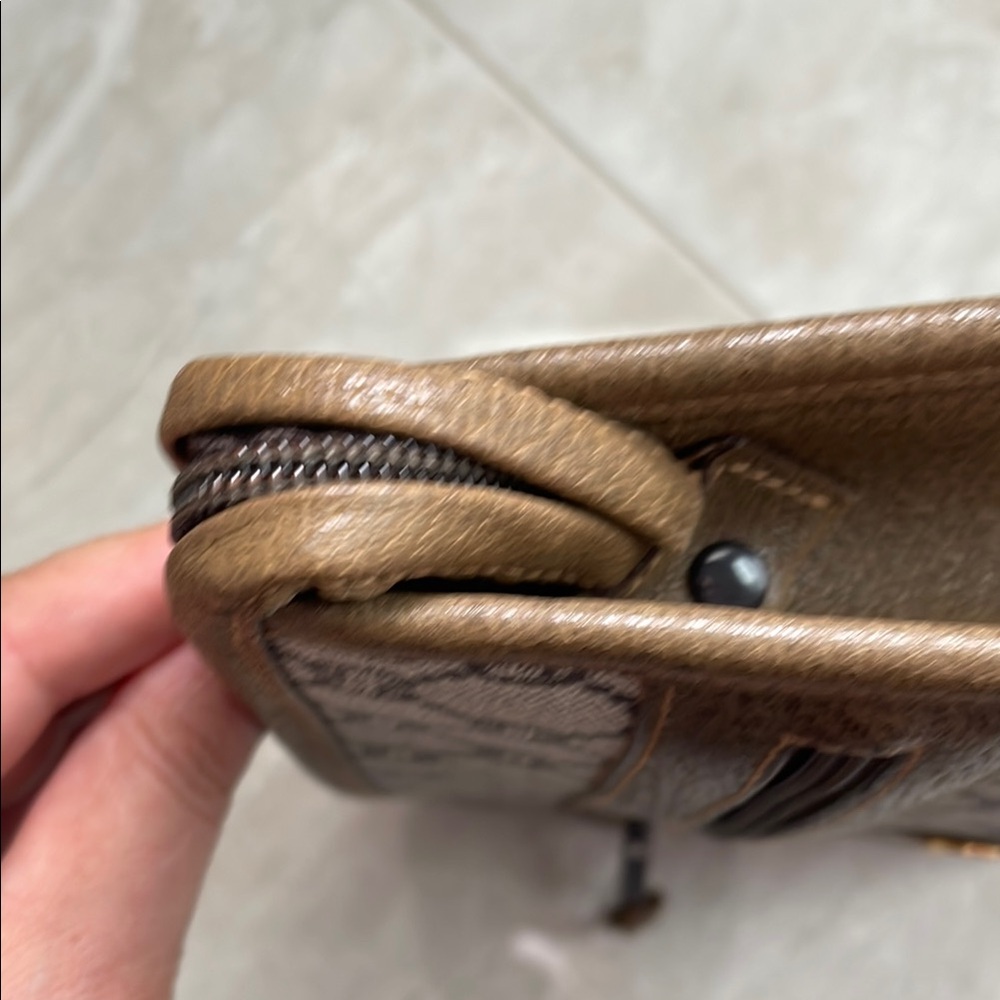 Gucci Brown and Tan Toiletry Bag with Iconic GG Monogram vintage - Picture 12 of 12